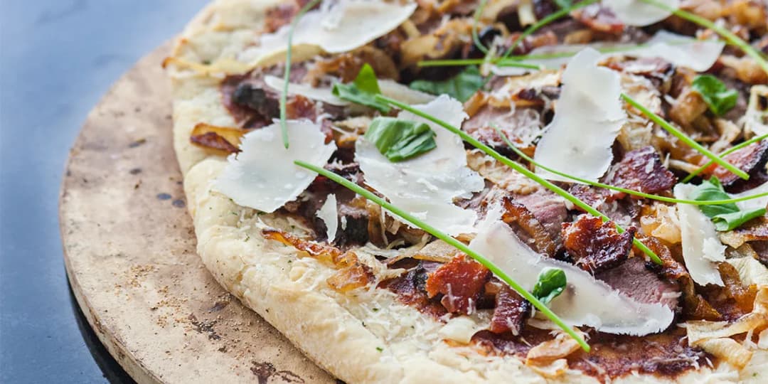 Jak wyczyścić kamień do pizzy, aby uniknąć jego uszkodzenia?