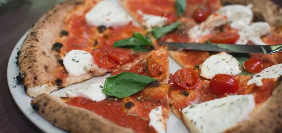 Ile sera na pizzę? Odkryj idealne proporcje dla smaku