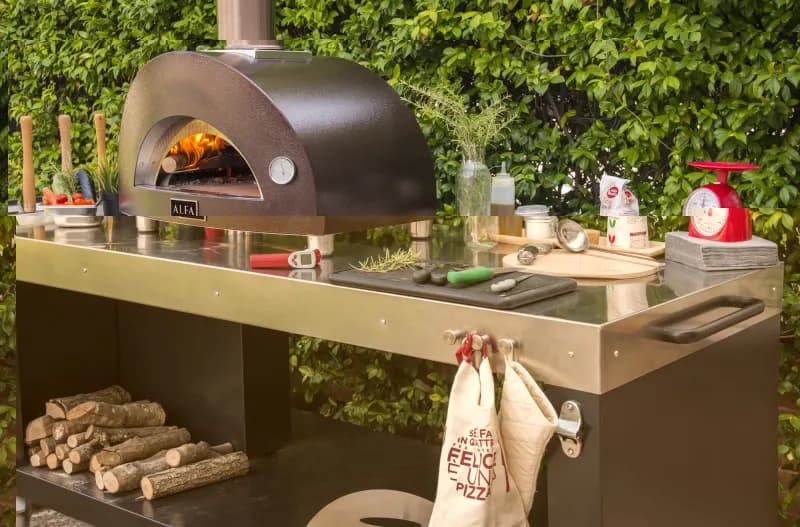 Jakie drewno do pieca do pizzy? Odkryj najlepsze gatunki dla smaku