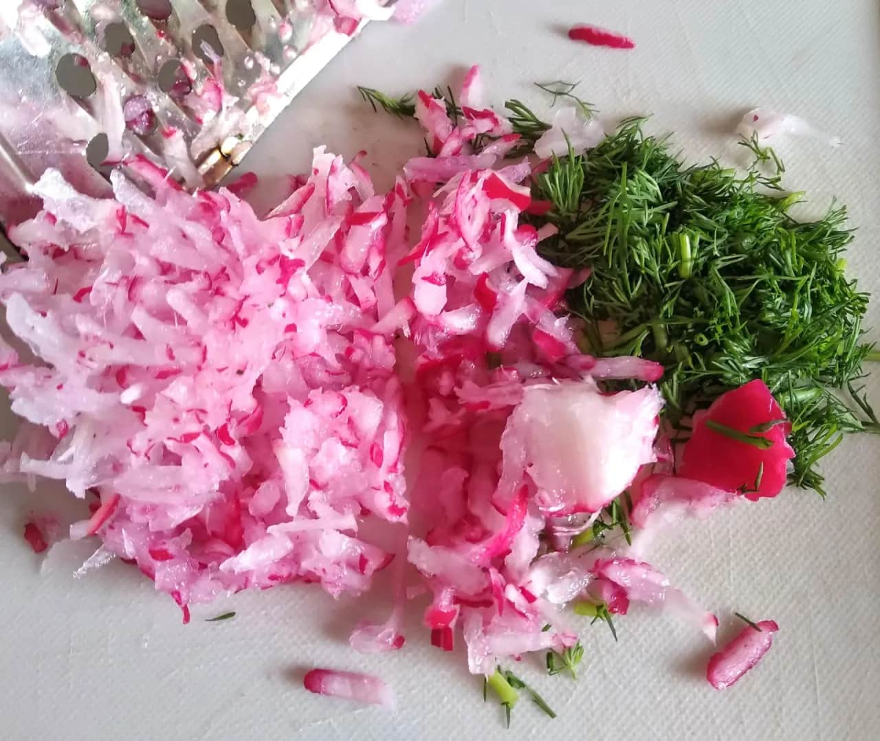 Jak zrobić sałatkę z rzodkiewki – proste przepisy na zdrowe danie