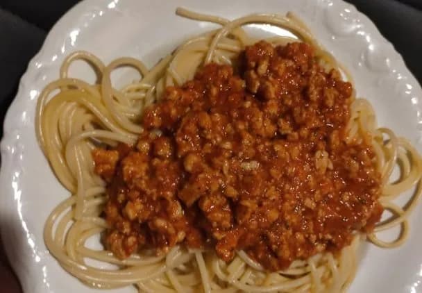 Spaghetti bolognese Okrasa – wyjątkowy przepis z szpinakiem i smakiem