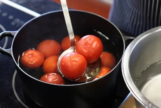 Jak zrobić sos pomidorowy z pomidorów - prosty przepis krok po kroku